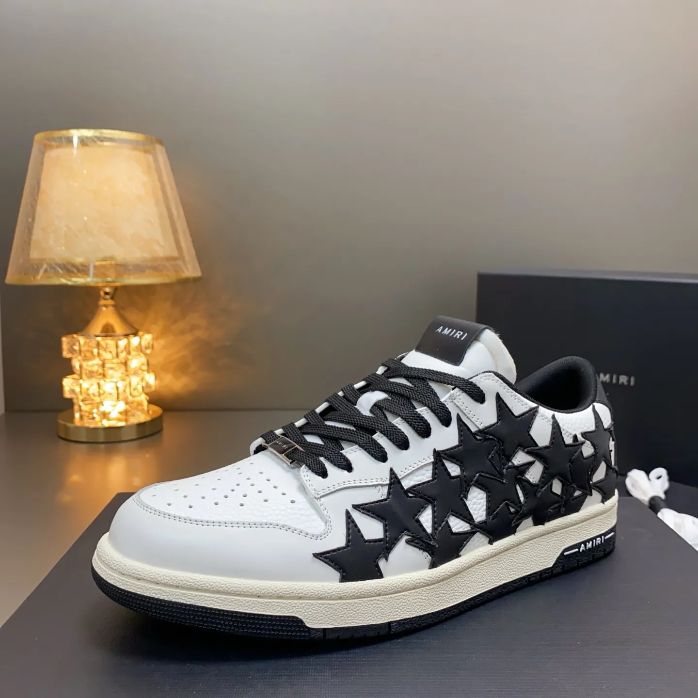 p620🐮🐮AMIRI 💧🌳Couple model💎 The latest The Pacific series Couple model Bone Star Casual sneakers Skateboard shoes ✔️ AMIRI's Pacific shoes are a sneaker that combines luxury and street style. Many celebrities and Internet celebrities have the same style. Its design and workmanship are very elegant. Made of high-grade cow leather, soft to the touch and highly durable 💘💍Fabric: Original customized imported first-layer cowhide 💘💍Inner lining: Original customized breathable mesh lining 💘💍Feet: Original injection molded one-piece, comfortable and wear-resistant without tiring the feet 💘💍Outsole: Original 1:1 molded three-color sole Original outsole 💘💍Sole thickness: 3CM 💘💍Size: Female 35-40 Male 39-46 💘💍price; top version 💦Special remarks Remark: (Female size 34 40. Men’s size 38 45 46 is customized and cannot be returned or exchanged) Please note when placing an order! Thank you🤝🤝